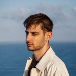 Lior Holzman livre une ode poignante et intime à l’engagement avec le single folk americana All In