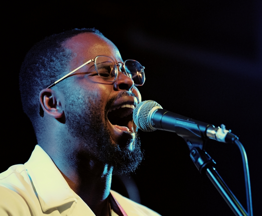 Kenny Sharp sort un nouveau single en forme de retour aux sources ...