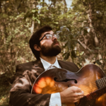 Patrick Sampson exorcise les incertitudes du changement avec le single pop rock Burn It Away