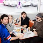 superserious : L&rsquo;autodérision tranchante de « island full of deadbeats (..OR SOMETHING) »