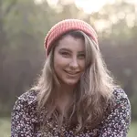 La romance indie-pop d&rsquo;Alyssa Caroline avec Clouds