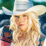 L&rsquo;énergie festive et ensoleillée de Kristine Kabbes avec Cowboys