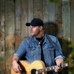 L&rsquo;authenticité narrative et épurée de Travis Pickering avec Hangover Song