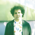 L&rsquo;ironie mordante et l&rsquo;éclat power pop de Mo Troper avec Let&rsquo;s Get Back To Music