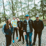 Titre du jour : L&rsquo;énergie pop-punk nostalgique et la hargne émouvante de Surrender the Ghost avec Car Sick