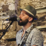L&rsquo;authenticité racine et le groove intemporel de Drew Neirin avec Old Time Train (Revisited)