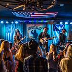 Better Days Ahead : le country-rock authentique et chaleureux de Chris Johnson & The Hollywood Hillbillies