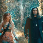 Transmettre l&rsquo;héritage et réparer le passé : Ezra Vancil de retour avec In the Band et Poet&rsquo;s Midnight