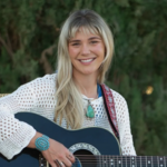 Clare McKeon séduit avec le poignant et bouleversant When I Was A Girl