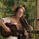 Vervain and the Roses enchante avec le folk gothique et théâtral de Strange and Fragile Thing et Shoulda Said So Yesterday