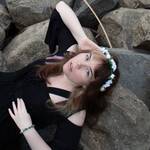 L’alt pop étincelante de Shelby Sanborn séduit sur Cards Spilled Out