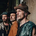 L’élégance incandescente de The Next Movement étincelle dans le single LOVE