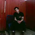 Andy Tongren célèbre la magie des rencontres fortuites avec le single indie folk lucky me lucky you