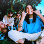 Stand Atlantic enflamme l’alt-pop avec le percutant NEXT2U