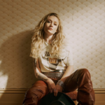 Janet Devlin livre une balade country-western ténébreuse et cinématographique avec How Do Cowboys Say Goodbye