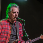 Drew Hamill livre une escapade classic rock et americana authentique avec le single Walk The Walk